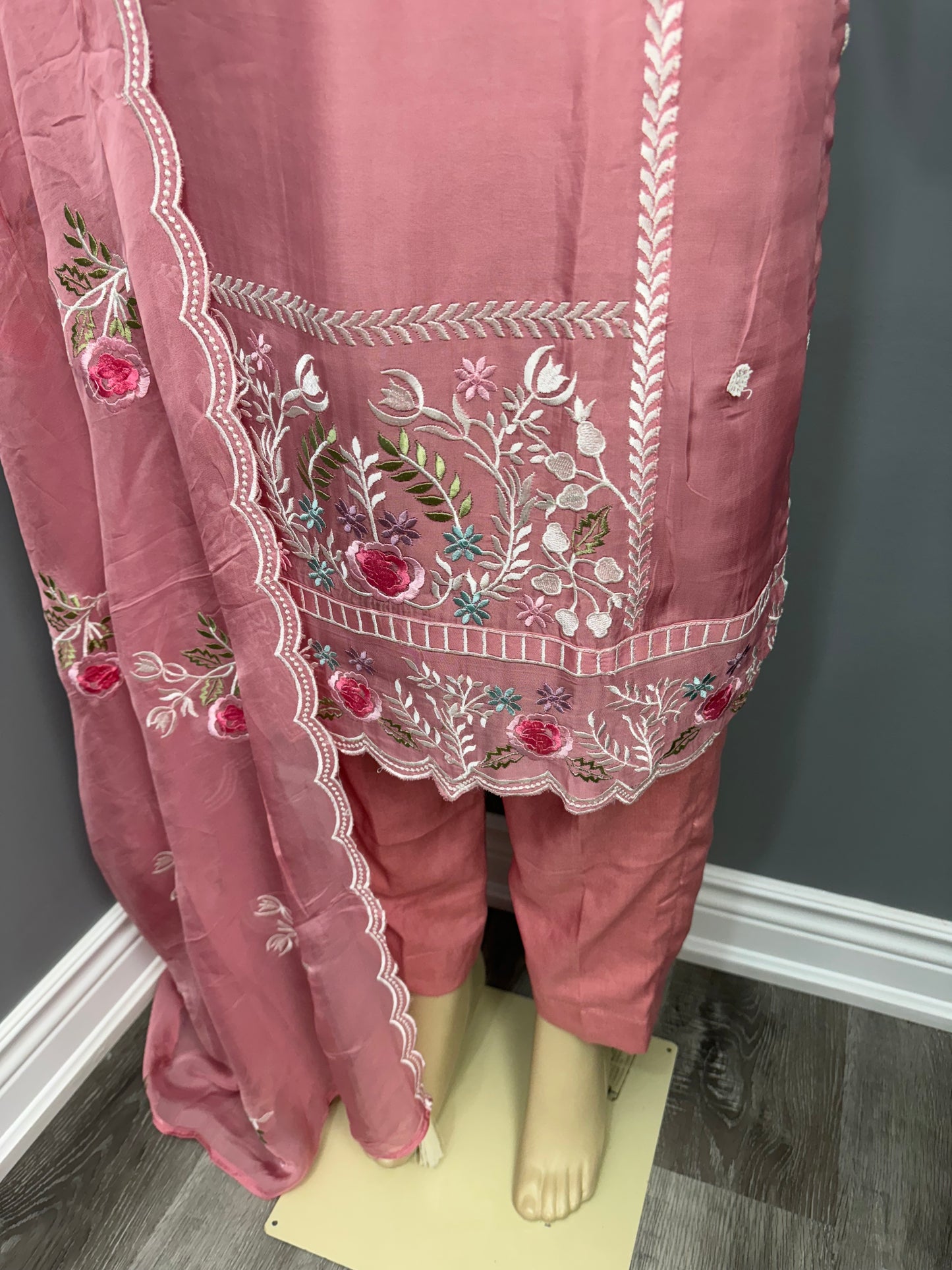 Phullaz Thaga Pent Suit