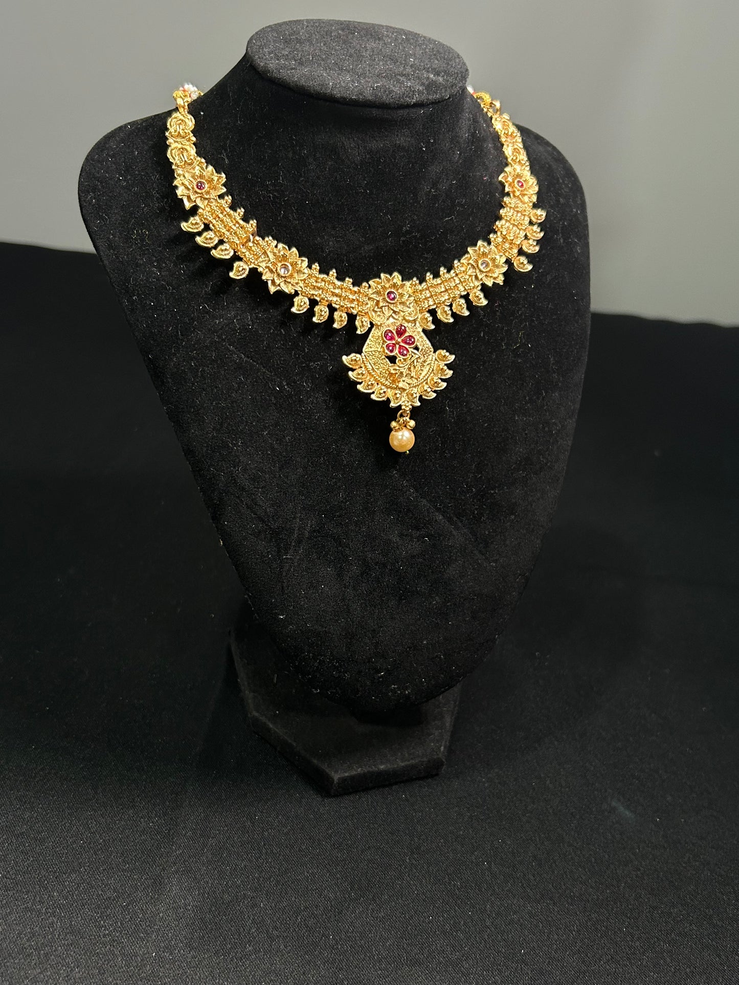 Naaz Necklace Set