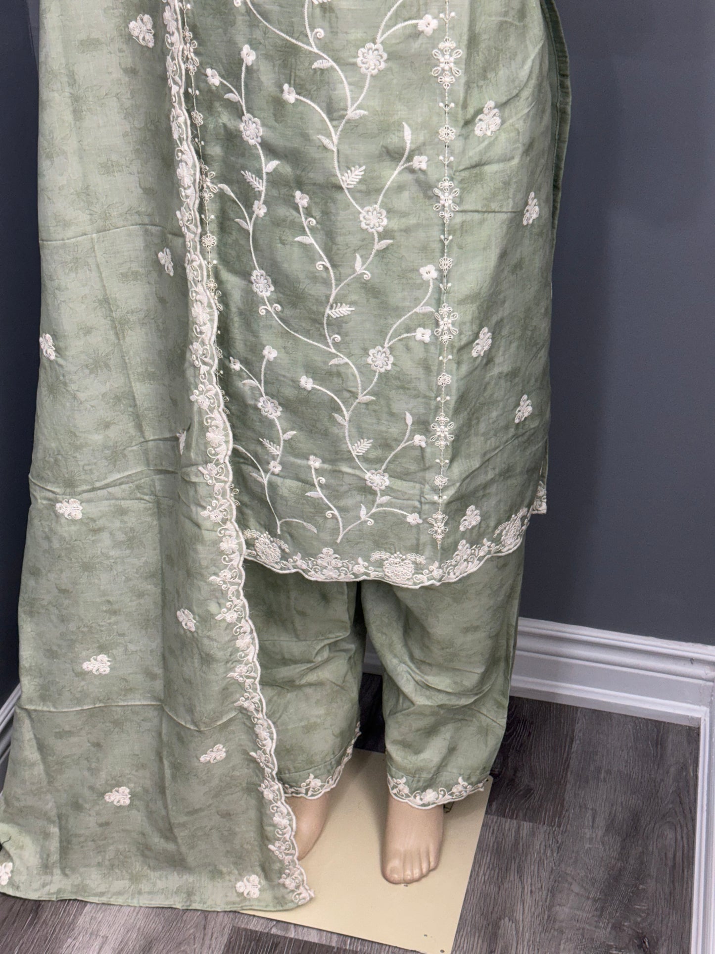 Plus Size Readymade Pant Suit- AK2428-25