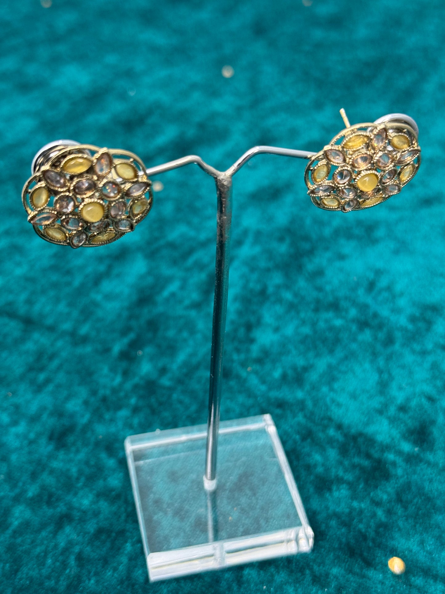 Ghunika Studs