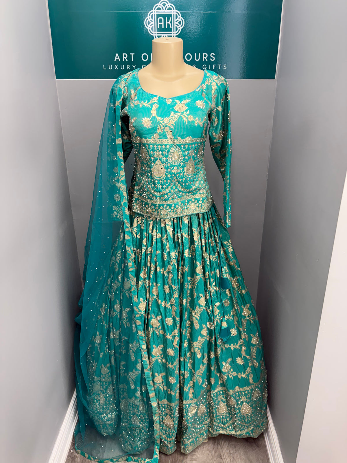 Short Kurti Banarsi Lehenga