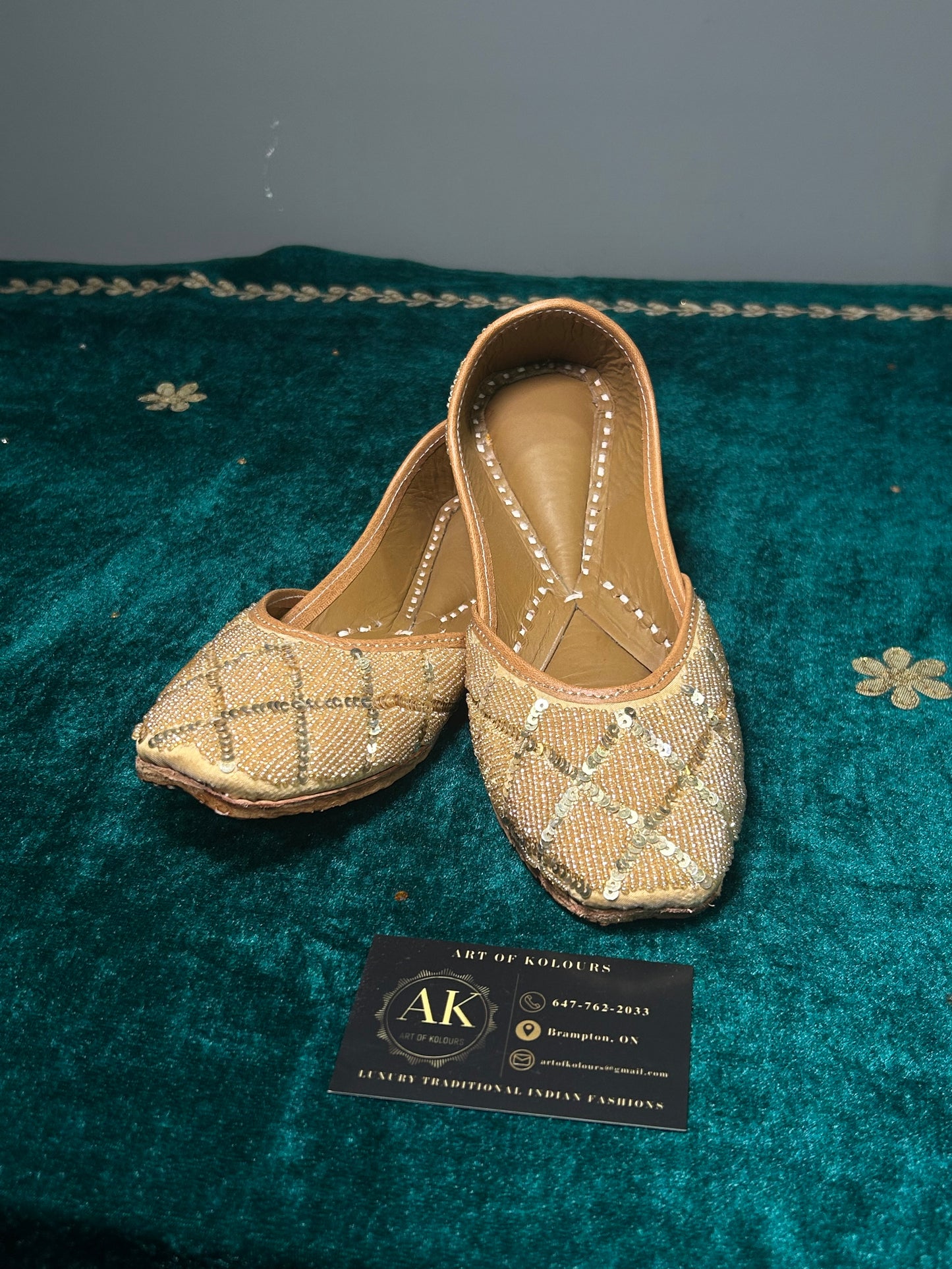 Gold Soni Beaded Jutti