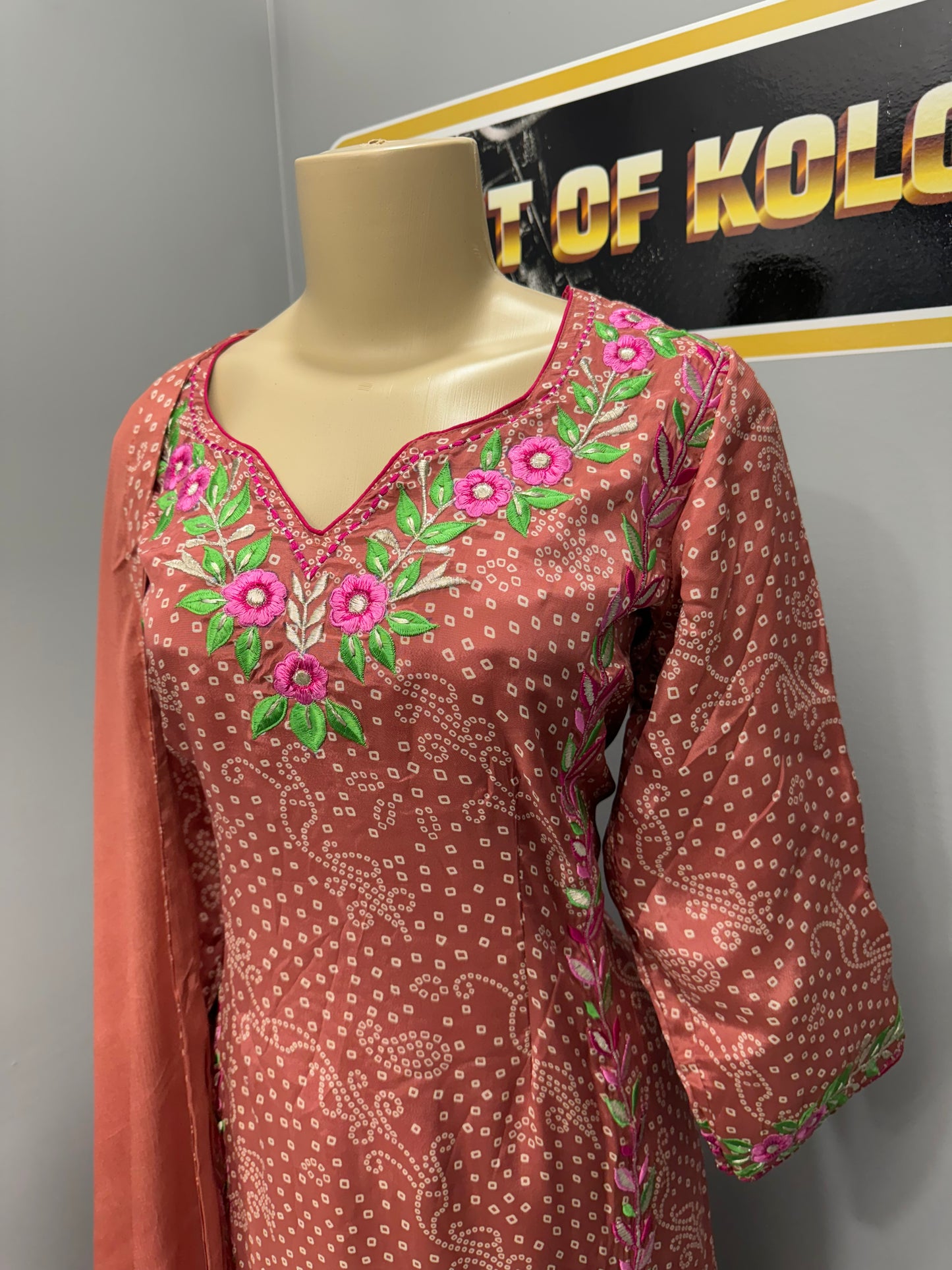 Tread Work Bindi Bhandhi Print Salwar Suit