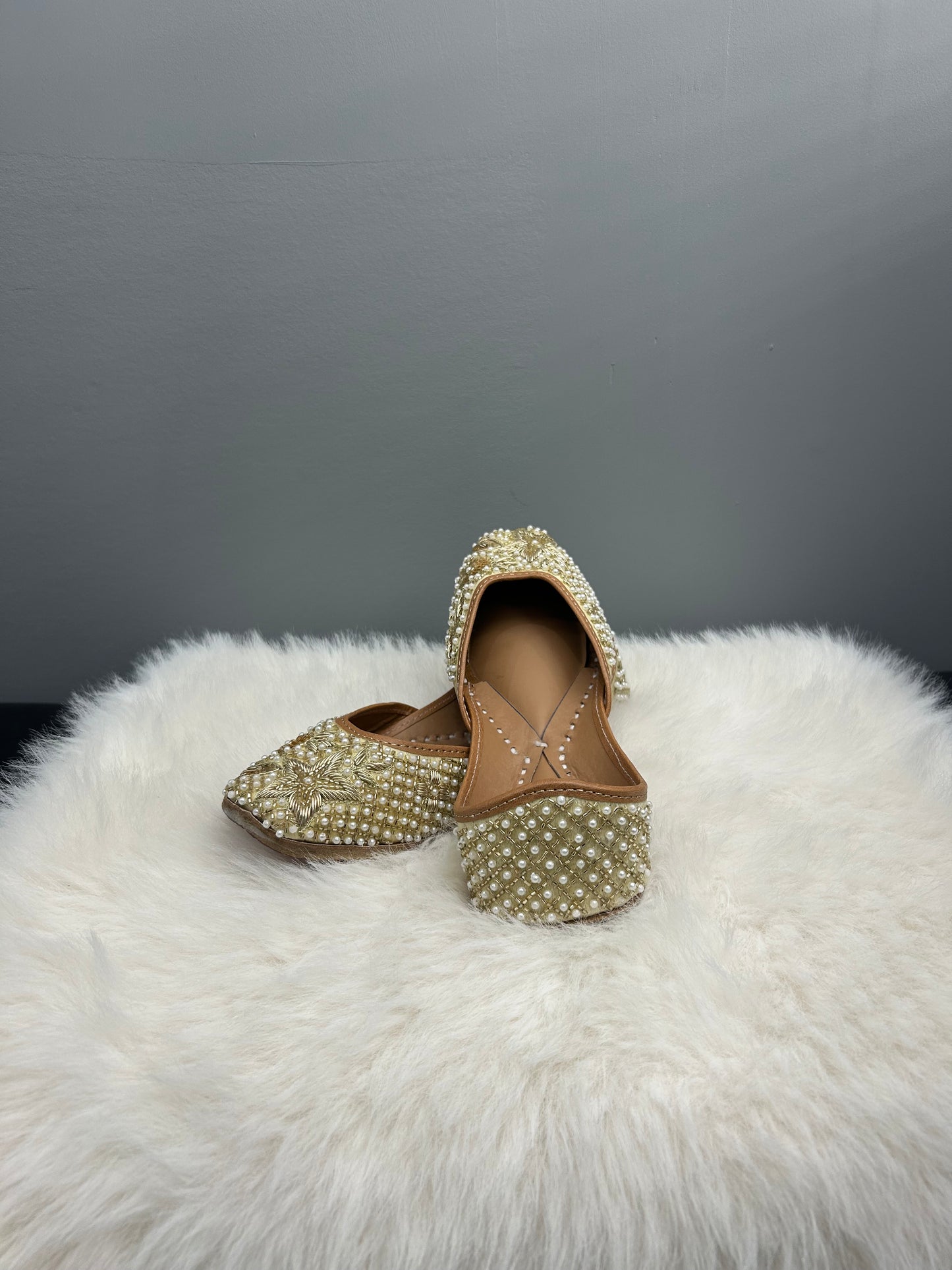 Gold Beaded Kundan Jutti