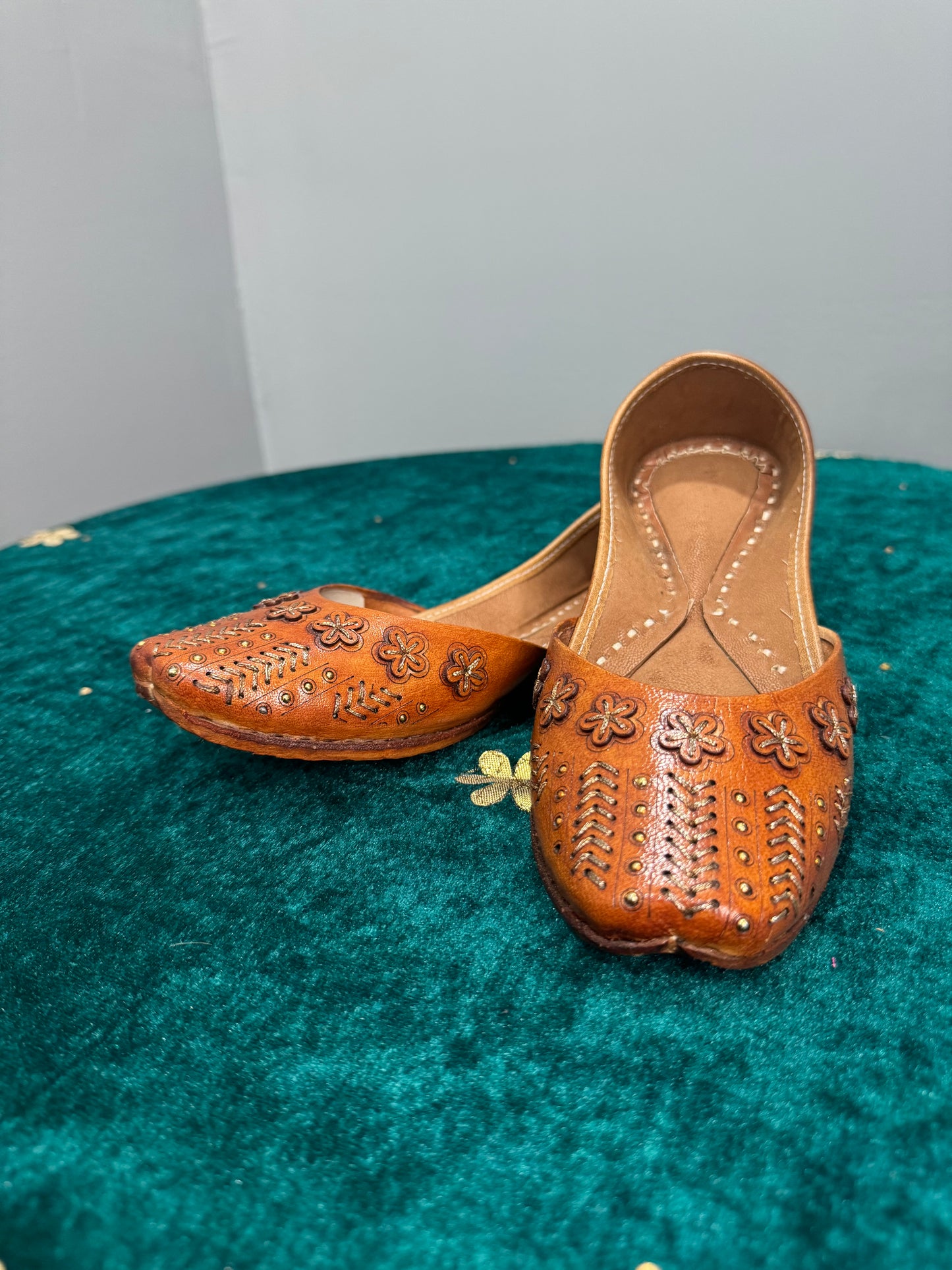 Brown Leather Flower Work Jutti