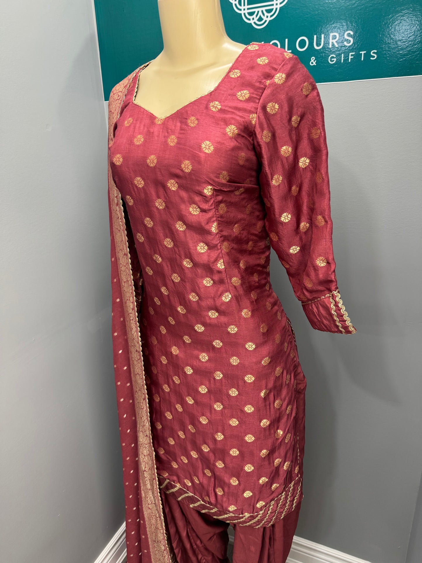 Banti Banarsi Salwar Suit
