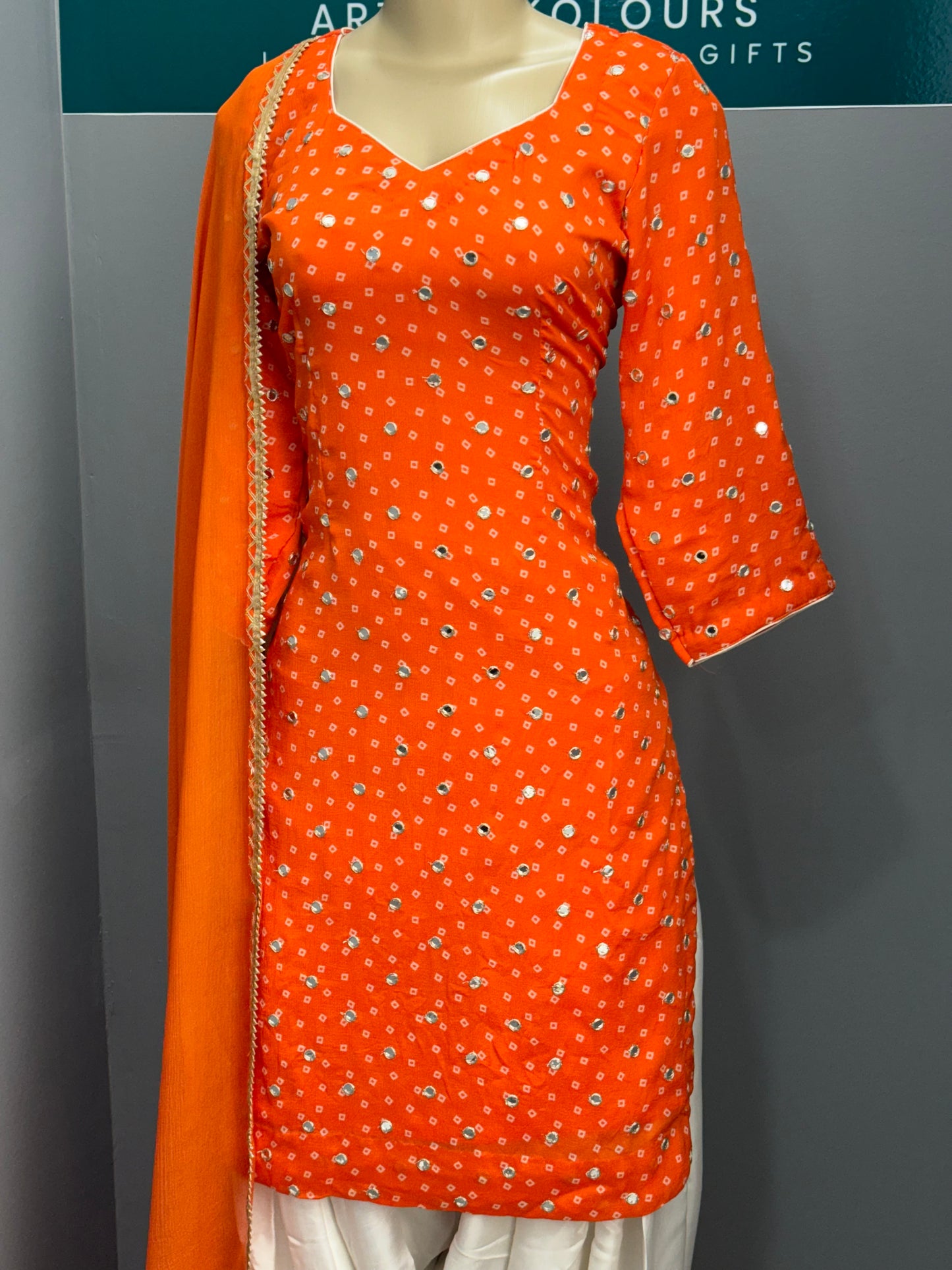 Bandhani Print Threadwork Suit- AK0304-0526