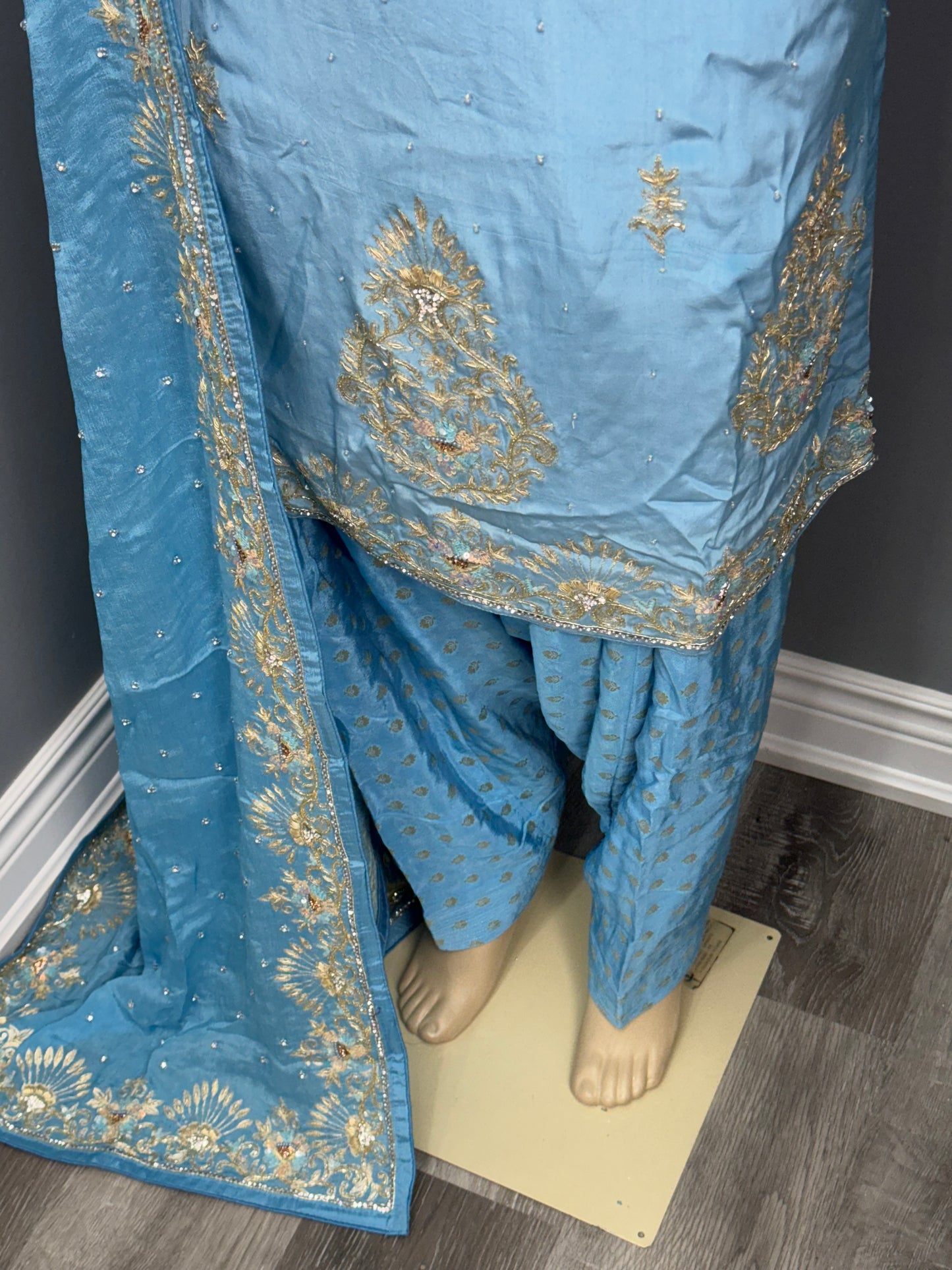 Noor E Gulabi Handwork Salwar Suit