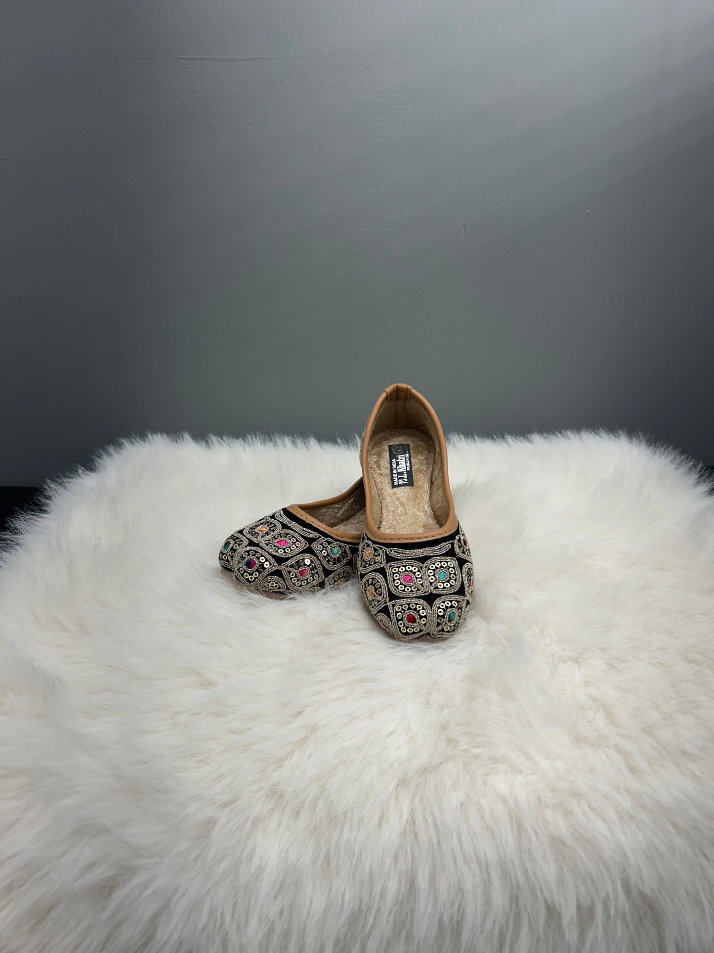 Kids Black Thread & Mirror Jutti