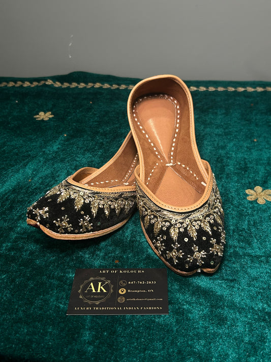 Black and Gold Classic Jutti