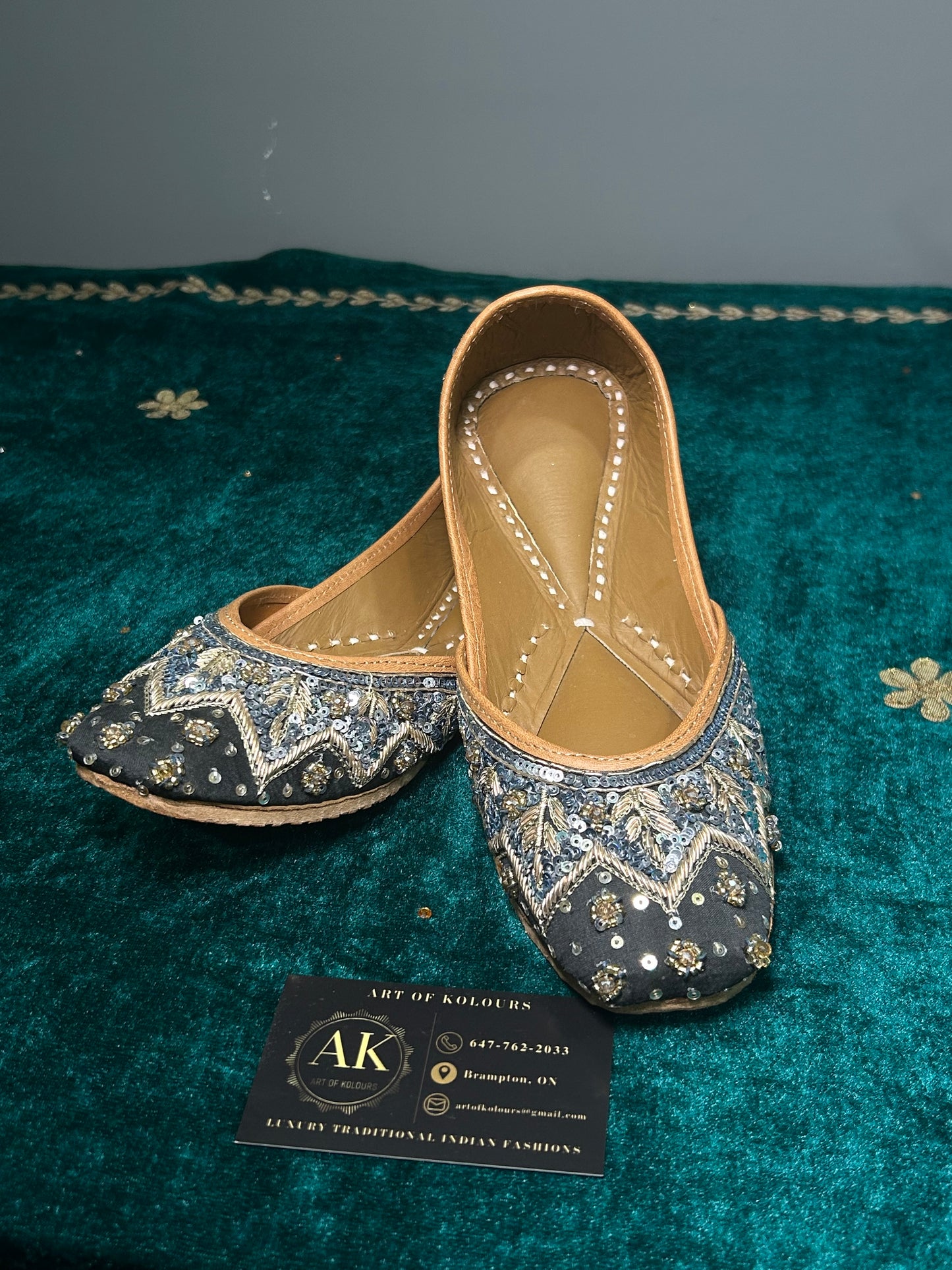 Midnight Handwork Jutti