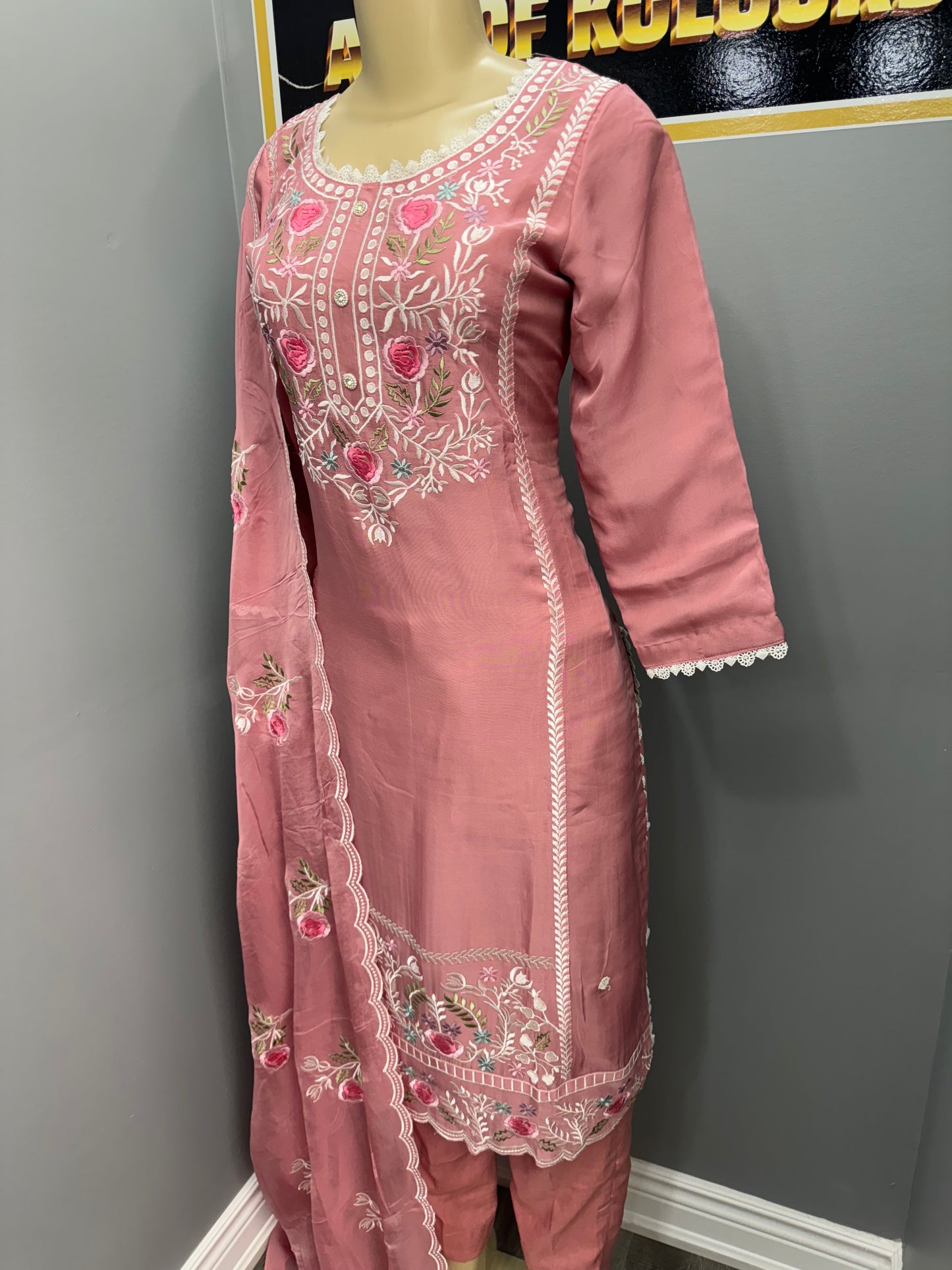 Phullaz Thaga Pent Suit