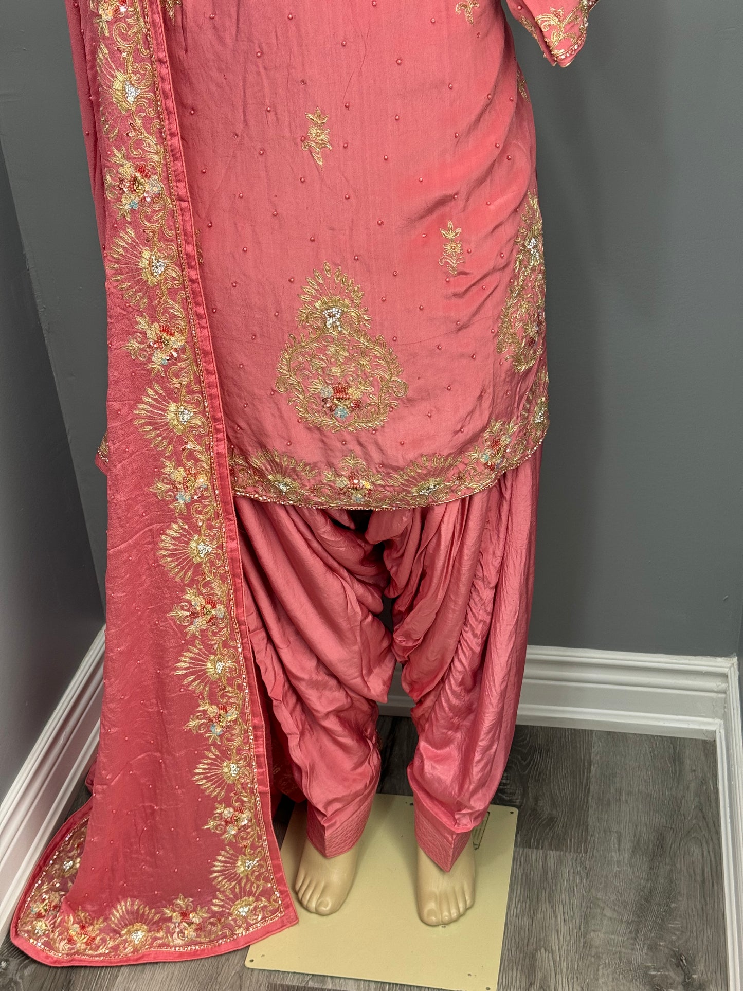Noor E Gulabi Handwork Salwar Suit