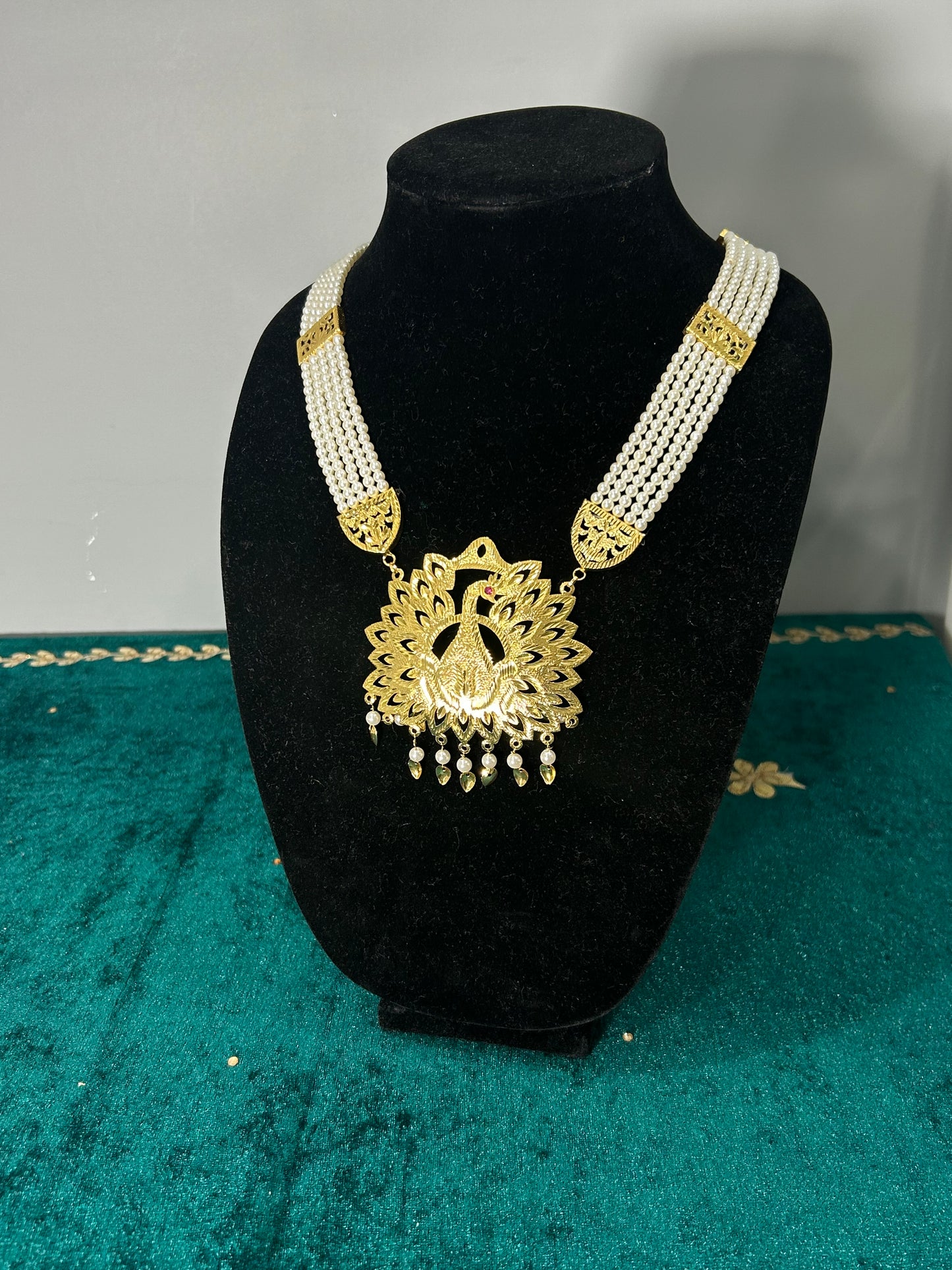 Morni Jadau Necklace Set