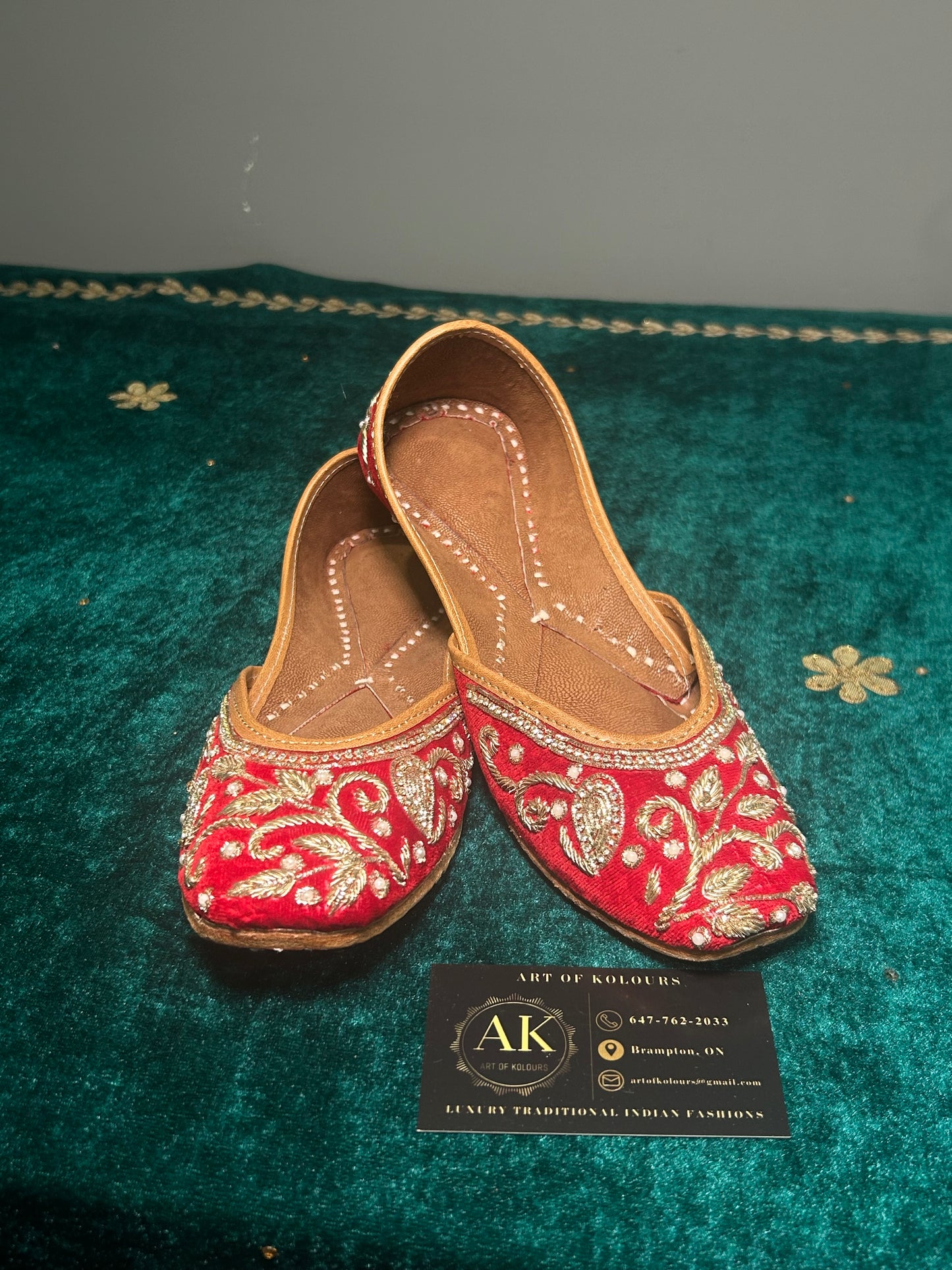 Red Dubka Work Jutti