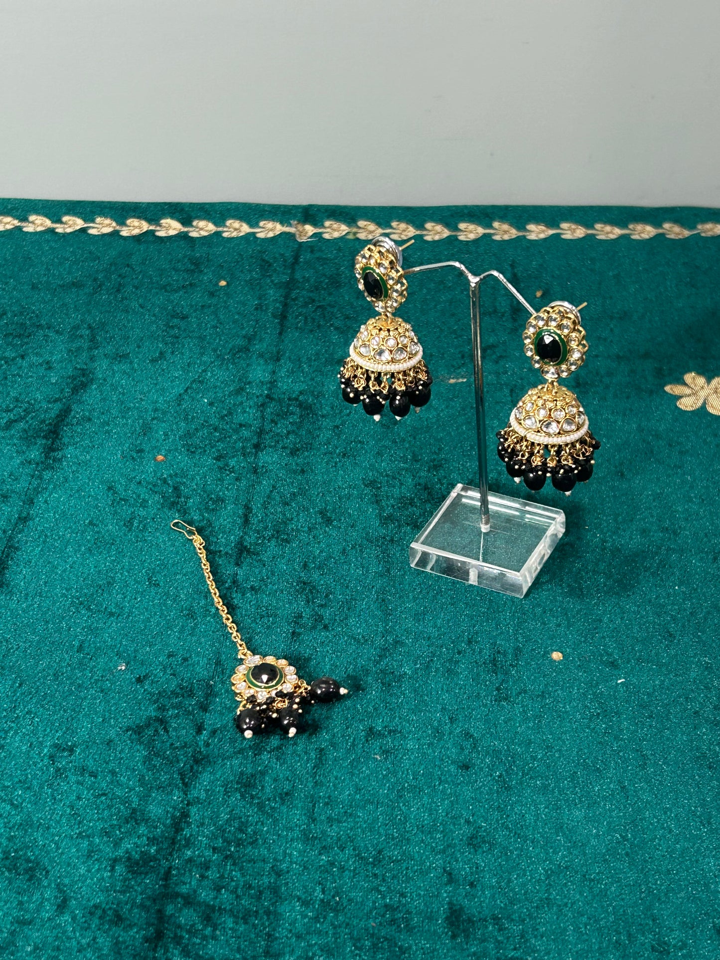 Black Haari Earrings Tikka Set